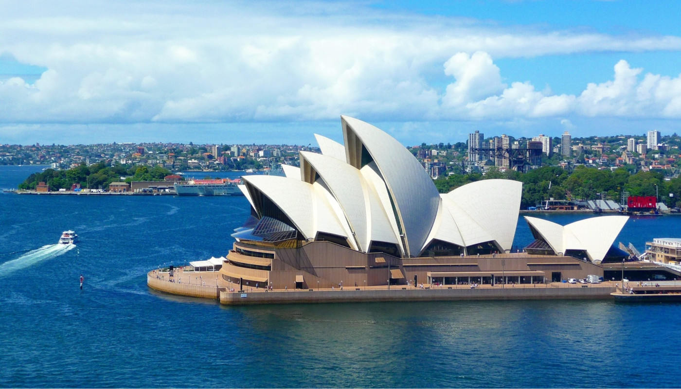 Australia Travel Passes – Greyhound, Premier, Stray Australia & Campervan Hire